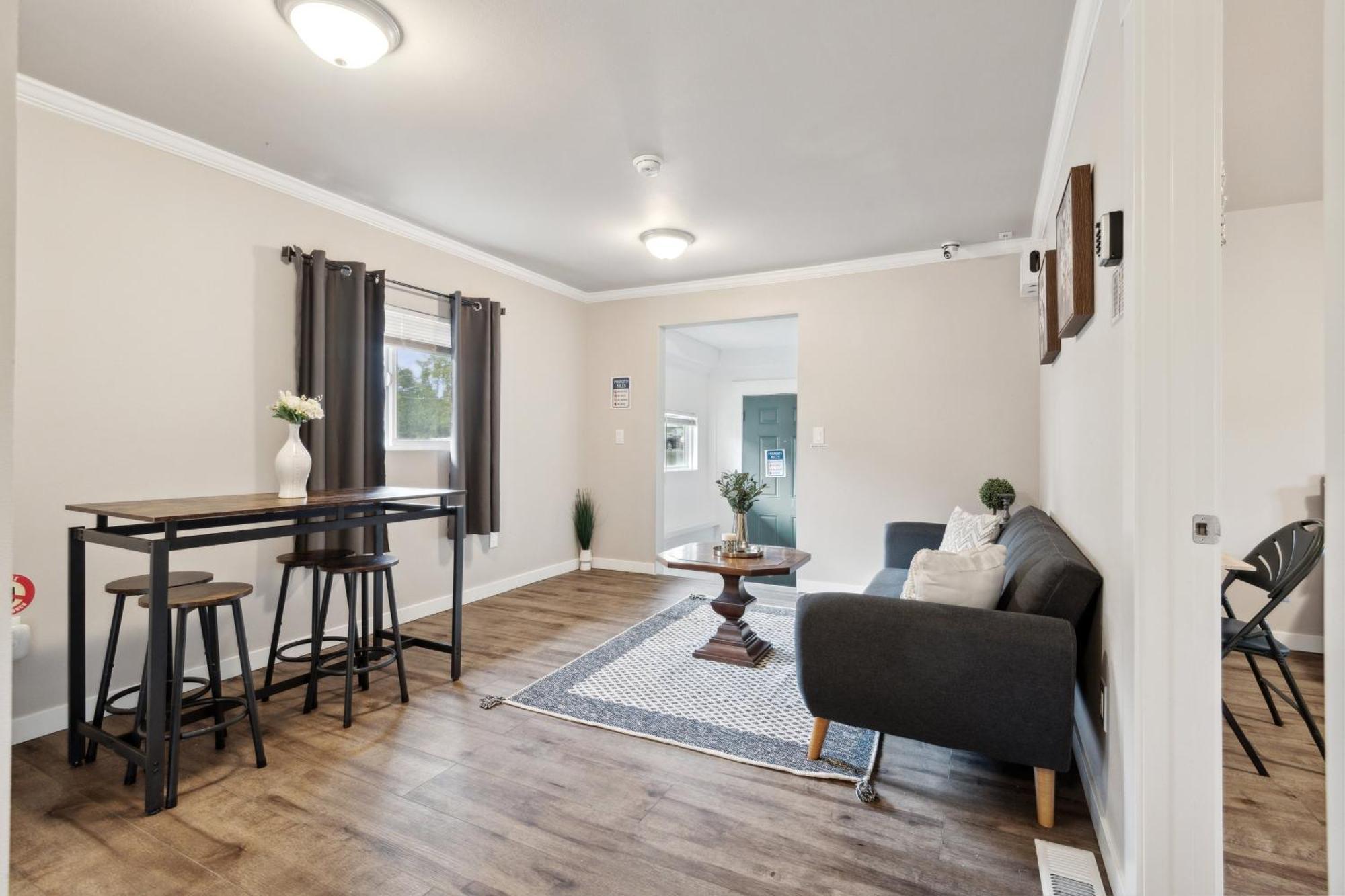 Judkins Close To Downtown Duplex